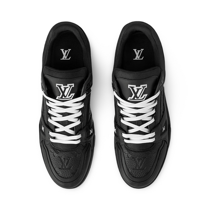 Trainer in Black