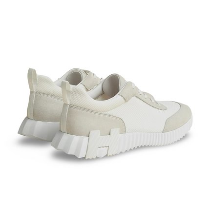 Bouncing Sneaker