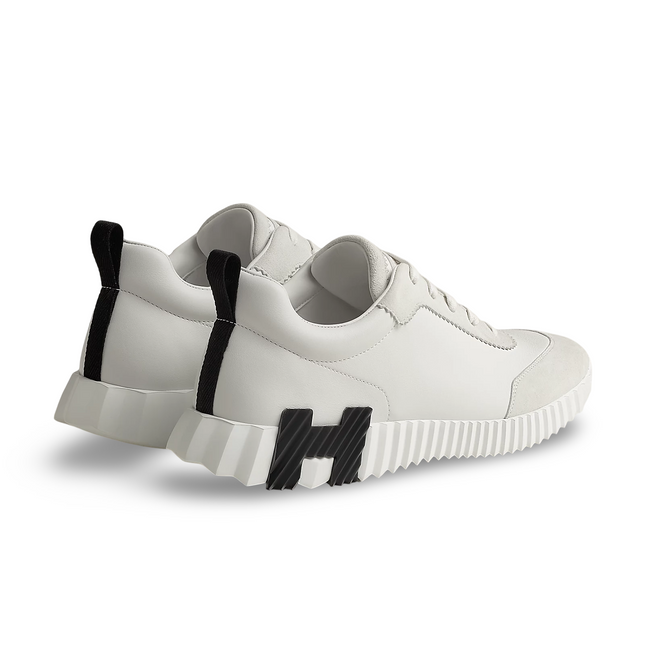 Bouncing Sneaker