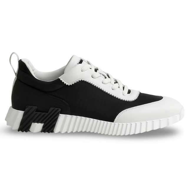 Bouncing Sneaker