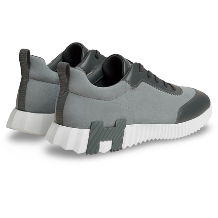 Bouncing Sneaker