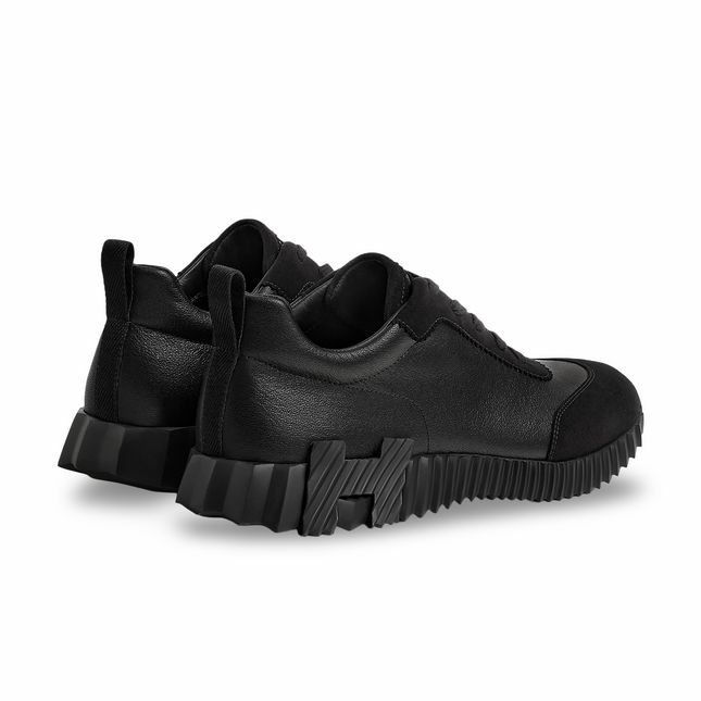 Bouncing Sneaker