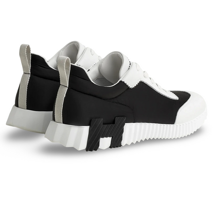 Bouncing Sneaker