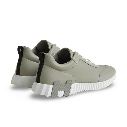 Bouncing Sneaker