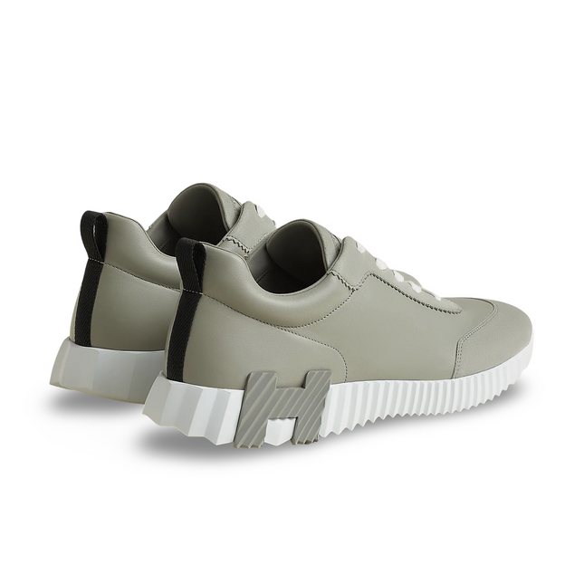 Bouncing Sneaker