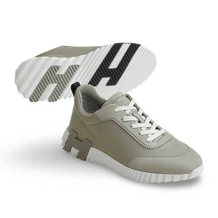 Bouncing Sneaker