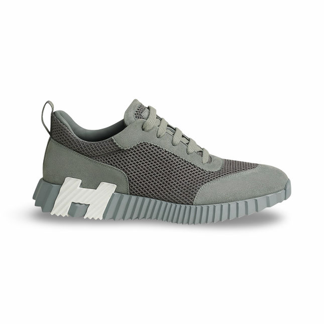 Bouncing Sneaker