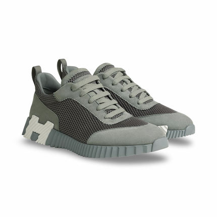 Bouncing Sneaker