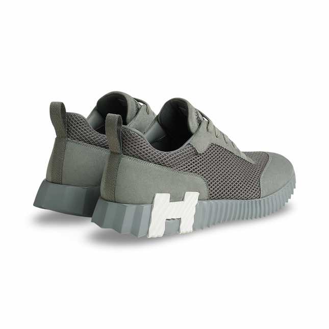 Bouncing Sneaker