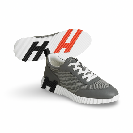 Bouncing Sneaker