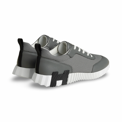 Bouncing Sneaker