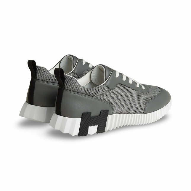 Bouncing Sneaker