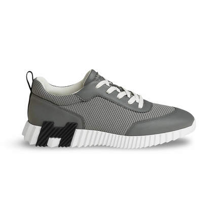 Bouncing Sneaker