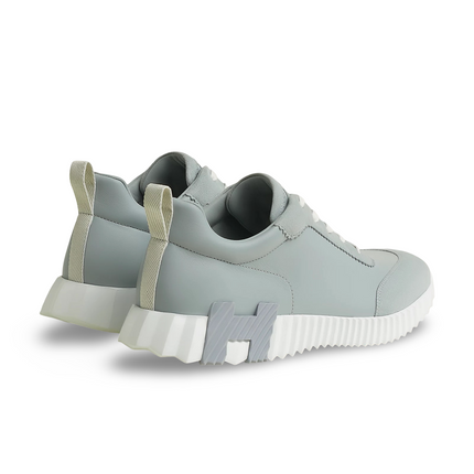 Bouncing Sneaker